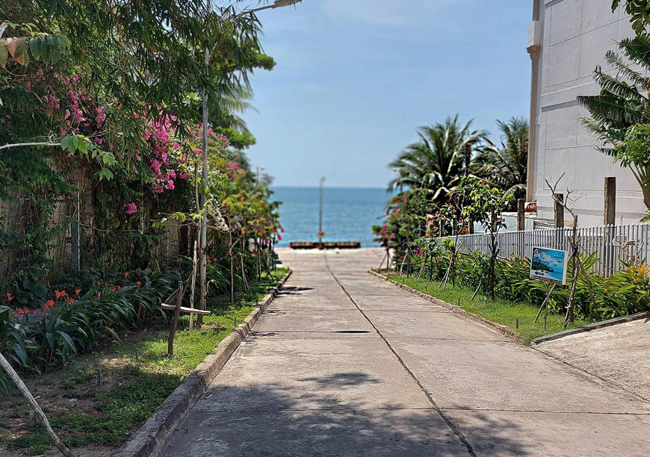 Victoria Phu Quoc Hotel Beachfront Night Market Bagian luar foto