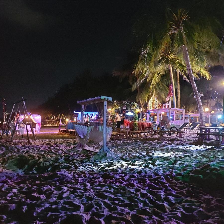 Victoria Phu Quoc Hotel Beachfront Night Market Bagian luar foto