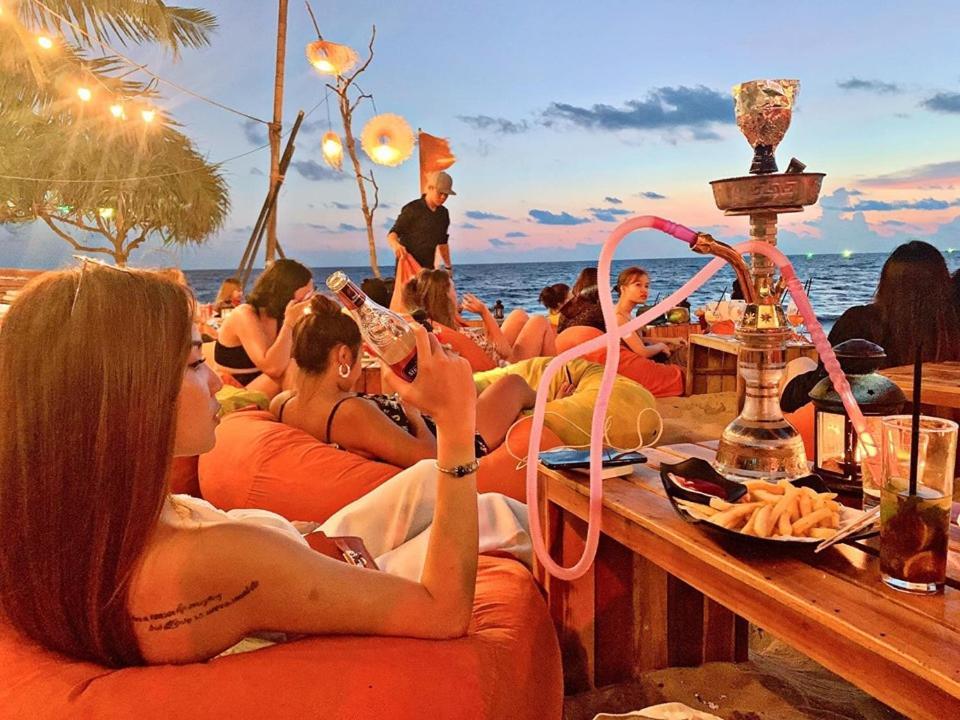 Victoria Phu Quoc Hotel Beachfront Night Market Bagian luar foto