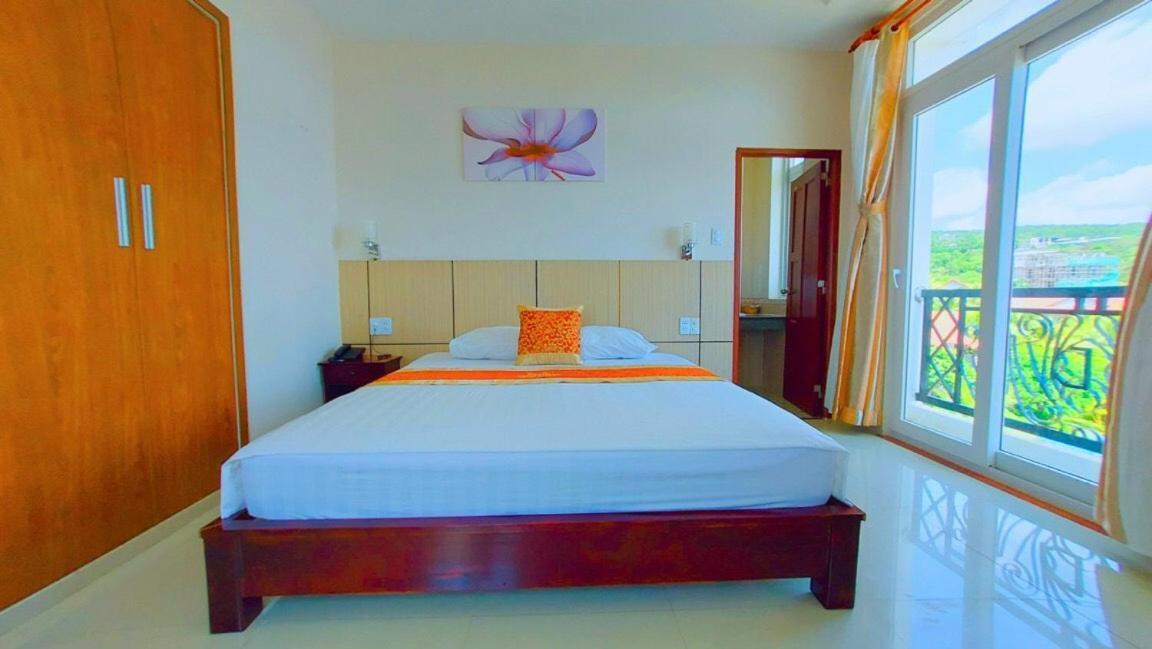 Victoria Phu Quoc Hotel Beachfront Night Market Bagian luar foto